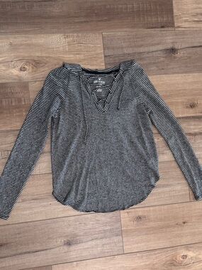 American Eagle Outfitters Black and White Striped V-Neck Long Sleeve Top